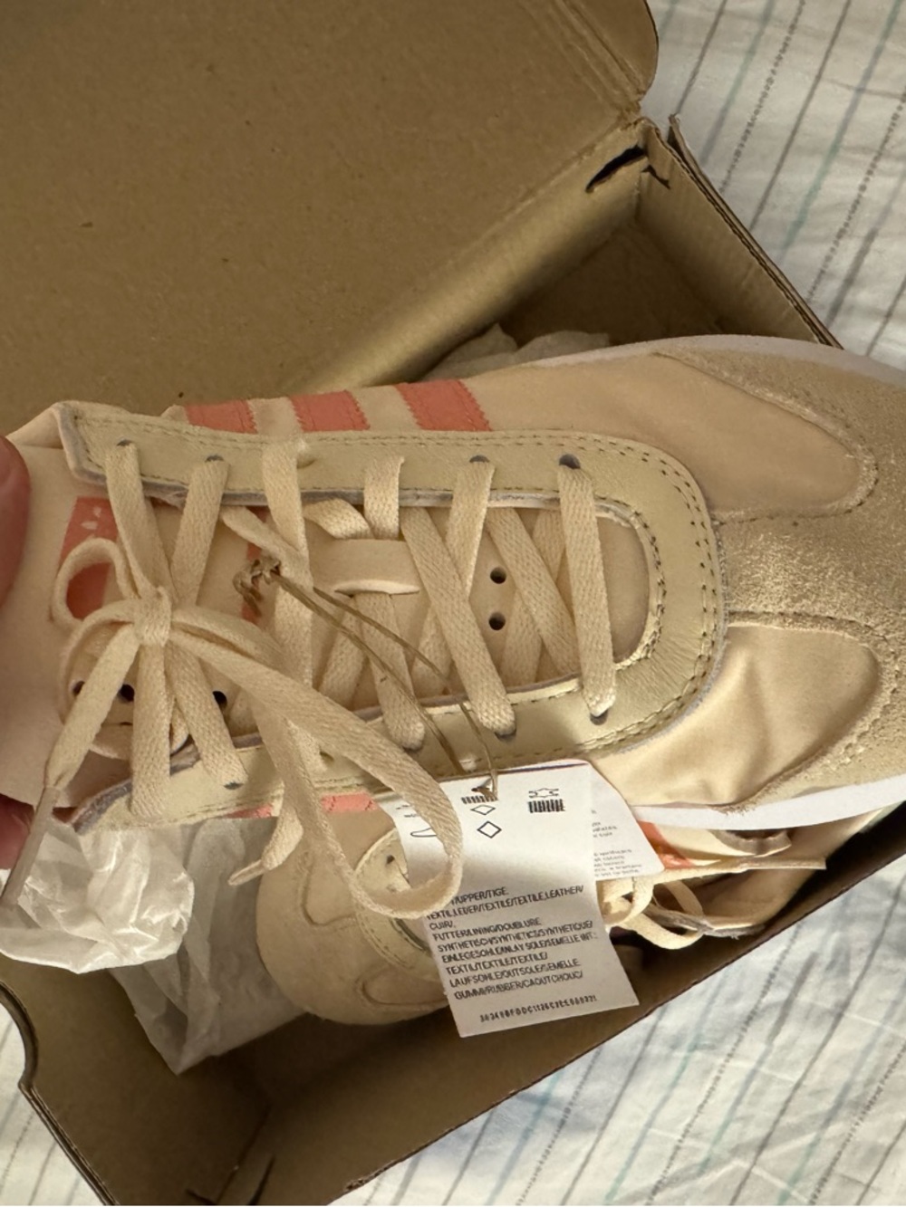 BRAND NEW Adidas Women’s Sneaker in Peach and Beige - Picture 3 of 6